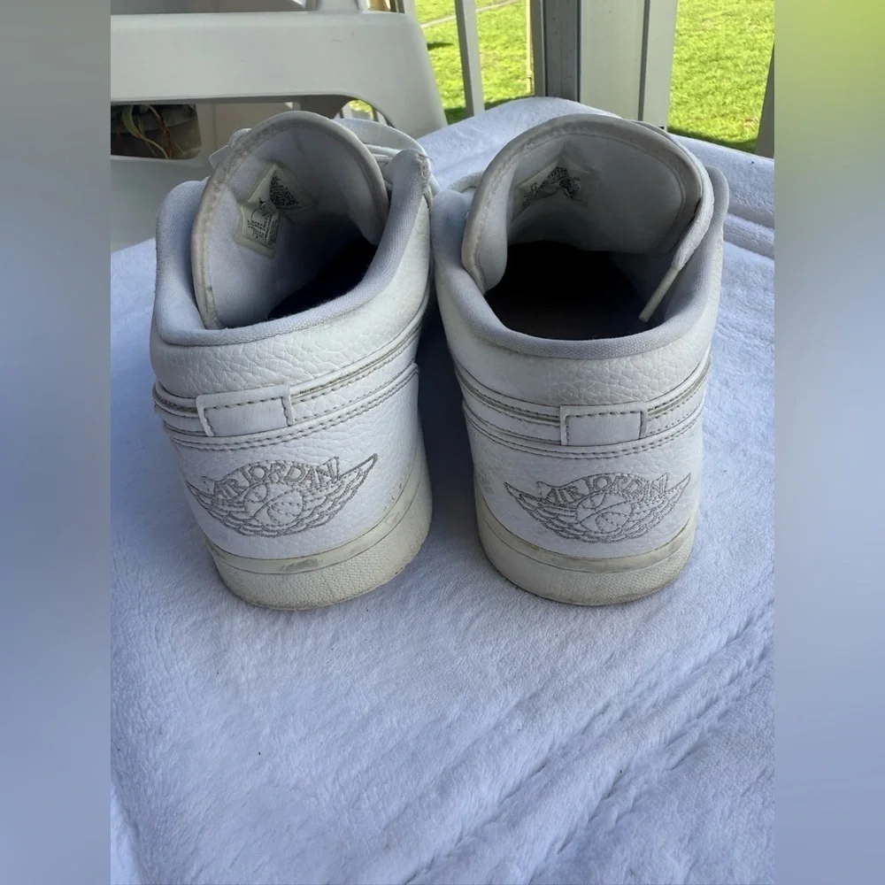 Nike Air Jordan 1 Low Triple White Tumbled Leather 553558-130 Men's 11 Comfy